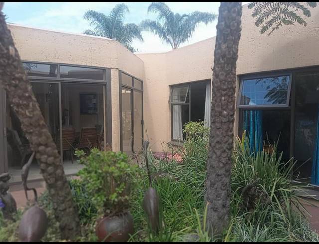 3 BEDROOM HOUSE FOR SALE IN SUNWARD PARK